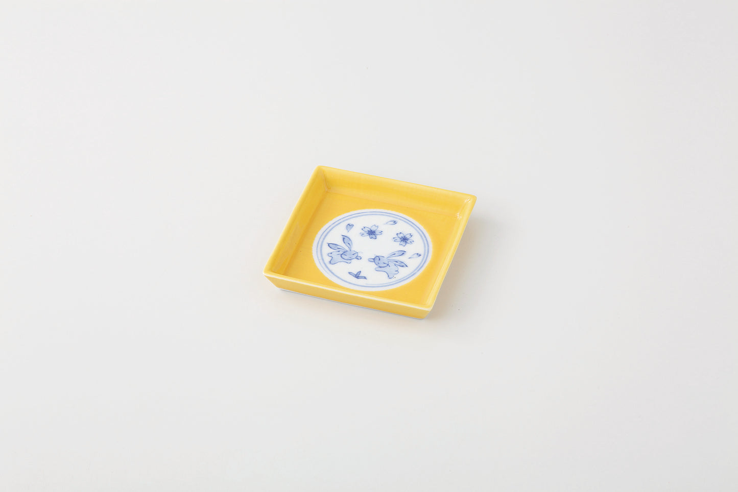黄釉花うさぎ　角小皿